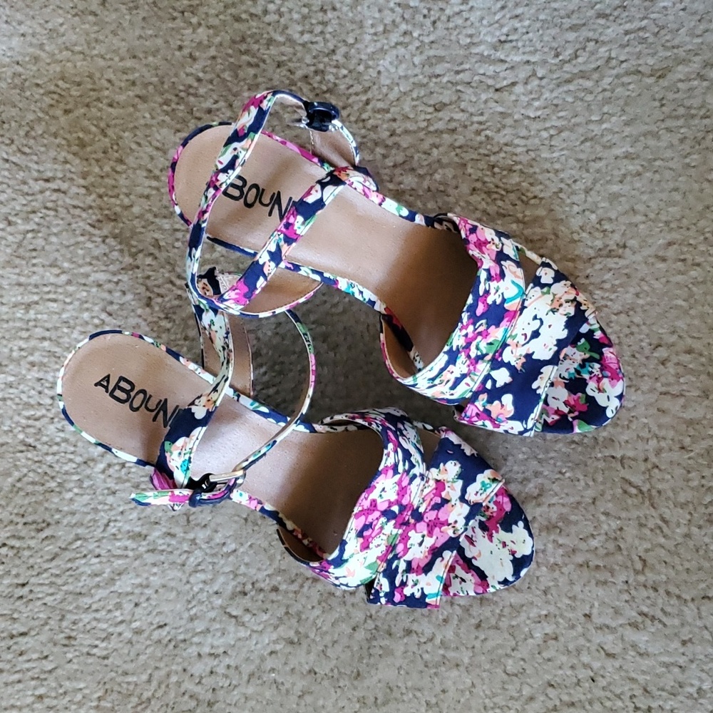Floral Wedge